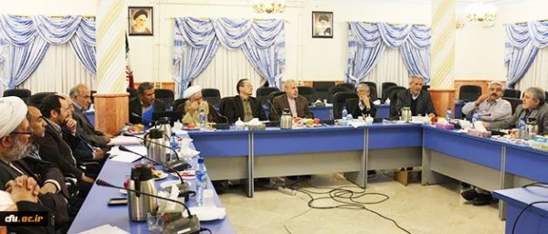 تعرفه پرداخت حق مدیریت به مدیران و معاونان گروه‏های آموزشی را مورد تایید قرار گرفت 3