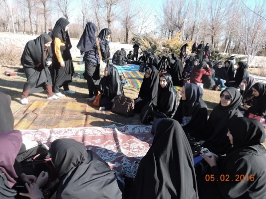 به مناسبت دهه فجر: پیاده روی دانشجو معلمان از پردیس تا بوستان بانوان 3