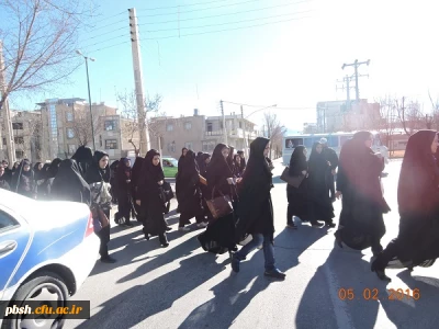 به مناسبت دهه فجر: پیاده روی دانشجو معلمان از پردیس تا بوستان بانوان