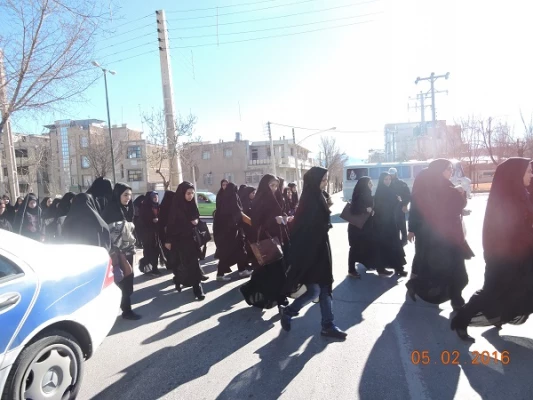 به مناسبت دهه فجر: پیاده روی دانشجو معلمان از پردیس تا بوستان بانوان 5