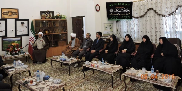 دیدار نوروزی مسؤولین دانشگاه فرهنگیان با با نماینده ولی فقیه در استان 3