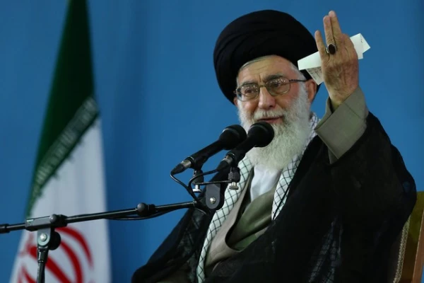 رهبر انقلاب در دیدار فرهنگیان و دانشجومعلمان: 
دانشگاه فرهنگیان یکی از مراکز بسیار مهم است که باید برای توسعه ی کمی و کیفی آن هر آنچه که می توان، سرمایه گذاری کرد 2