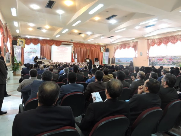 اولین همایش استانی علمی پژوهشی ارزشیابی کیفی توصیفی در پردیس شهید باهنر شهرکرد برگزار شد 8