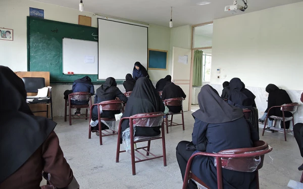 برگزاری امتحانات پایانی نیمسال تحصیلی دوم سال 96-95 4