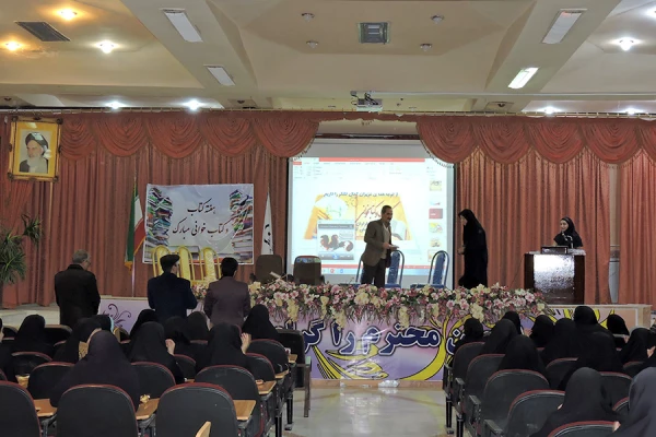 تجلیل از اساتید مؤلف کتاب به مناسبت هفته کتاب وکتاب خوانی 8