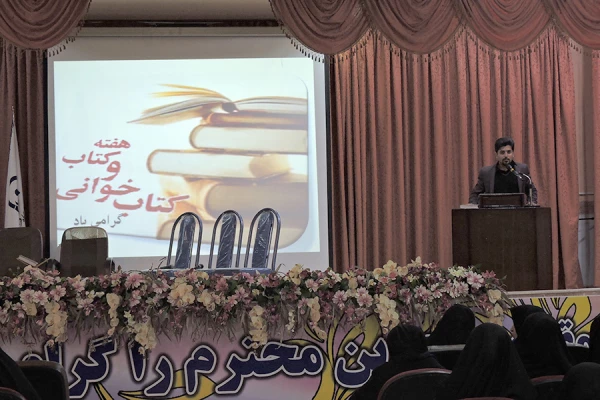 تجلیل از اساتید مؤلف کتاب به مناسبت هفته کتاب وکتاب خوانی 9