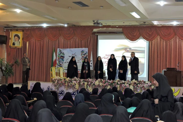 تجلیل از اساتید مؤلف کتاب به مناسبت هفته کتاب وکتاب خوانی 10