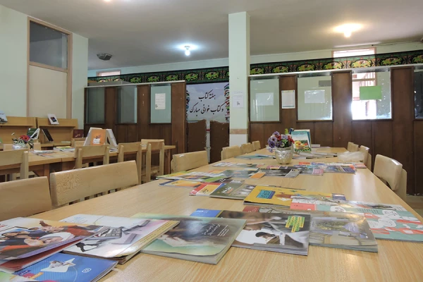 به مناسبت هفته کتاب و کتابخوانی
برپایی نمایشگاه کتاب 4