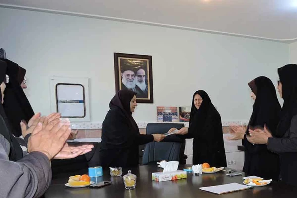 به مناسبت هفته کتاب و کتابخوانی
برپایی نمایشگاه کتاب 7