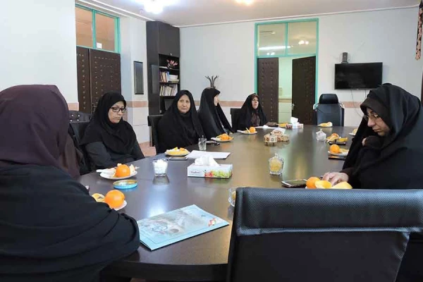 به مناسبت هفته کتاب و کتابخوانی
برپایی نمایشگاه کتاب 8