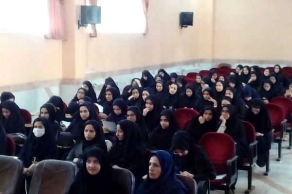 نشست صمیمانه  با موضوع ارتباط نماز و ادبیات 3