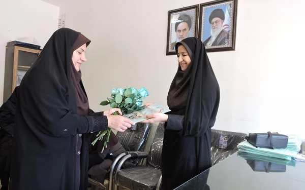 تقدیر از  همکاران واحد آموزش پردیس به مناسبت هفته آموزش 3