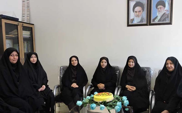 تقدیر از  همکاران واحد آموزش پردیس به مناسبت هفته آموزش 4