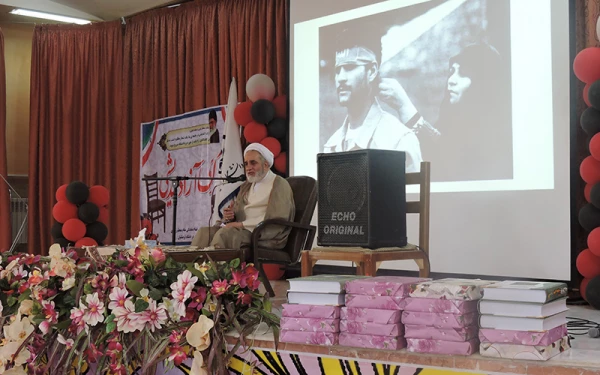 کرسی آزاداندیشی با موضوع «شأن  و منزلت زن در جامعه» 3