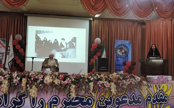 کرسی آزاداندیشی با موضوع «شأن  و منزلت زن در جامعه» 4