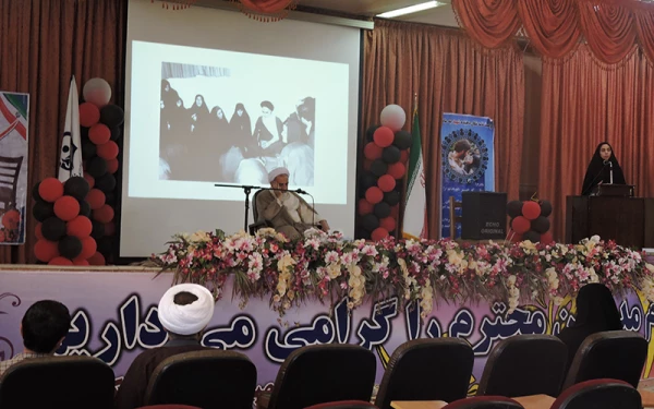 کرسی آزاداندیشی با موضوع «شأن  و منزلت زن در جامعه» 5