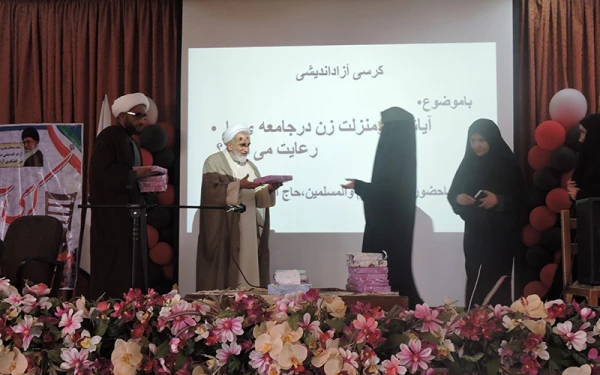 کرسی آزاداندیشی با موضوع «شأن  و منزلت زن در جامعه» 6