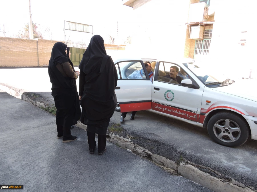 بازدید هلال احمر از اتاق هلال احمر پردیس باهنر