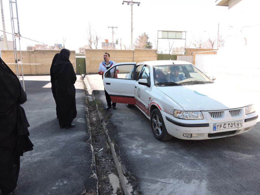بازدید هلال احمر از اتاق هلال احمر پردیس باهنر