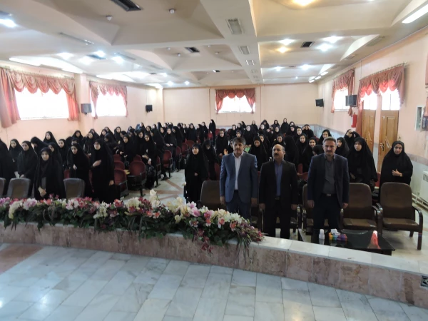 جلسه پرسش و پاسخ مسئولین و دانشجومعلمان پردیس باهنر