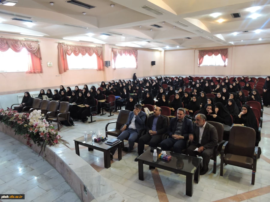 جلسه پرسش و پاسخ مسئولین و دانشجومعلمان پردیس باهنر