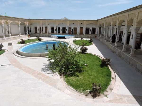 اردوی تفریحی سیاحتی  از قلعه چالشتر