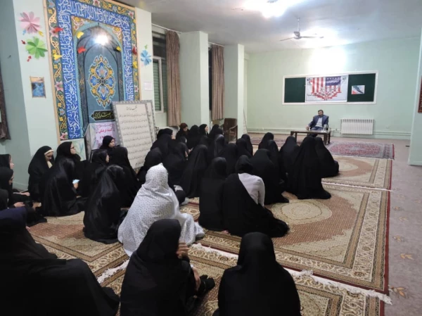 نشست پرسش و پاسخ با موضوع « آیا امریکا رو به افول است»