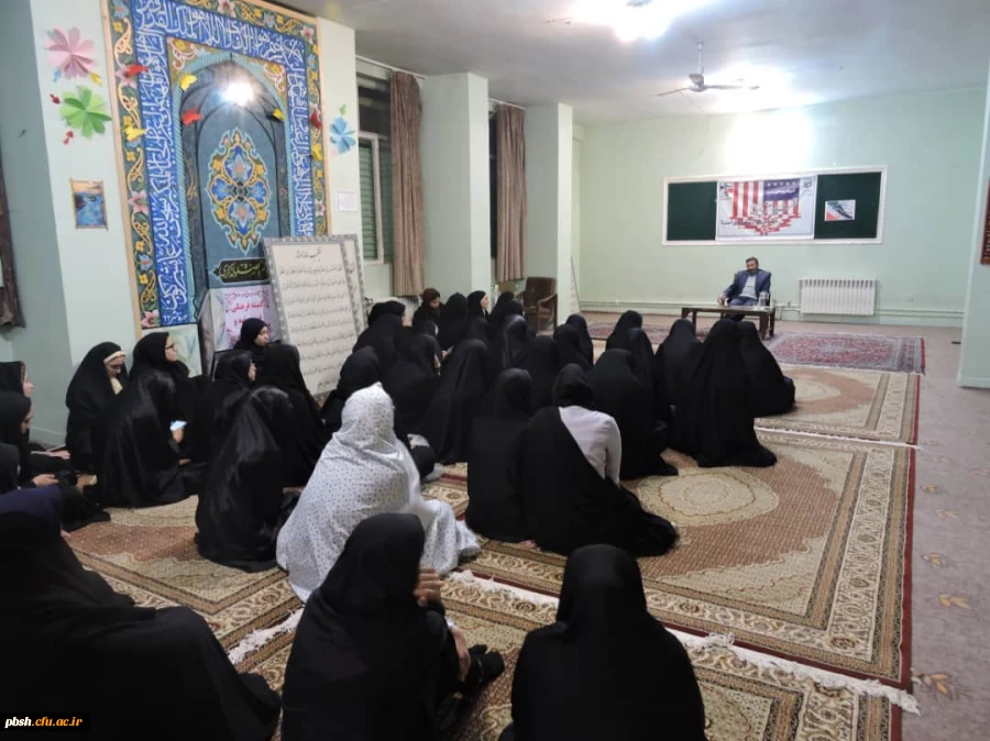 نشست پرسش و پاسخ با موضوع « آیا امریکا رو به افول است»