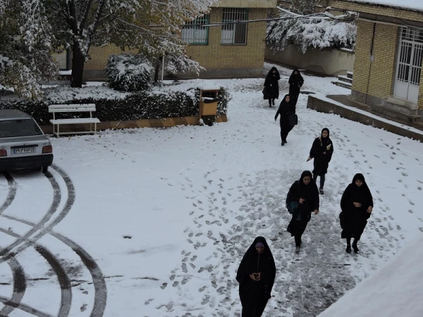 صبح برفی پردیس شهید باهنر و حضور دانشجومعلمان، اساتید و کارکنان در پردیس 7