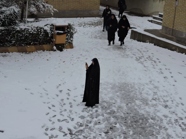 صبح برفی پردیس شهید باهنر و حضور دانشجومعلمان، اساتید و کارکنان در پردیس 12