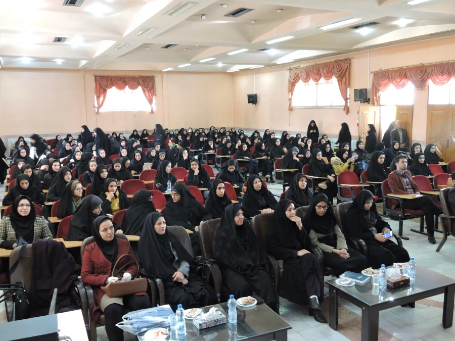 نشست به اشتراک گذاری کتاب های خوانده شده 4