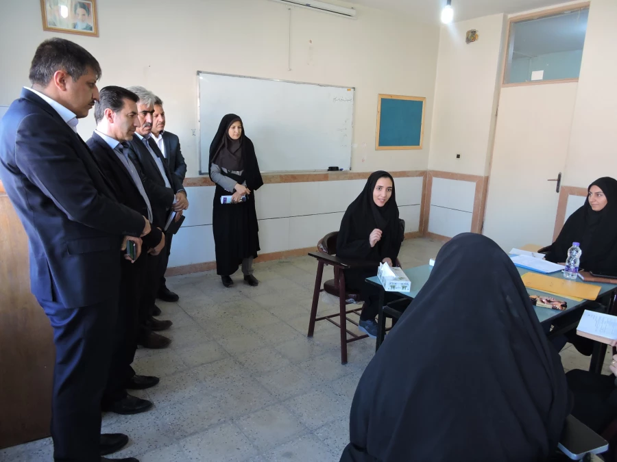 بازدید جمعی از مسئولان اداره کل آموزش و پرورش استان از روند مصاحبه پذیرفته شدگان آزمون استخدامی اداره کل آموزش و پرورش استان 3