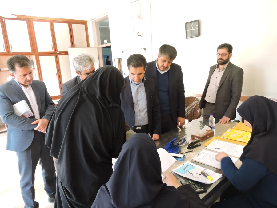 بازدید جمعی از مسئولان اداره کل آموزش و پرورش استان از روند مصاحبه پذیرفته شدگان آزمون استخدامی اداره کل آموزش و پرورش استان 5