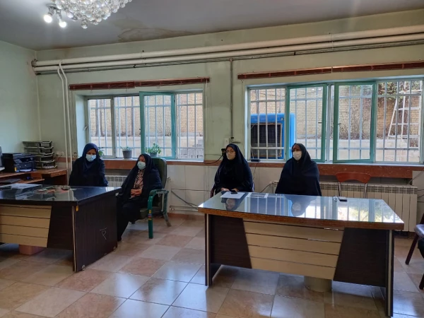 دیدار و گفتگو صمیمانه سرپرست مدیریت امور پردیس های استان با کارکنان پردیس شهید باهنر 5