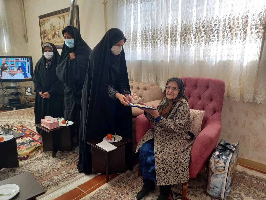 دیدار با مادر و خانواده شهید محمود دادایی 3